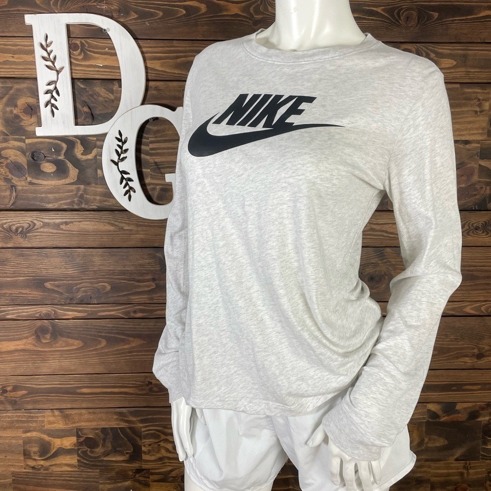 Nike | Gray Long Sleeve Top Graphic Swoosh Logo
